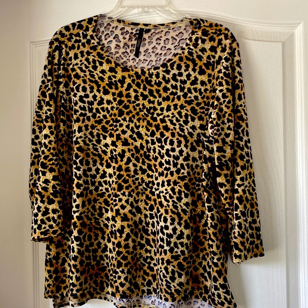 Lightweight velour leopard print shirt